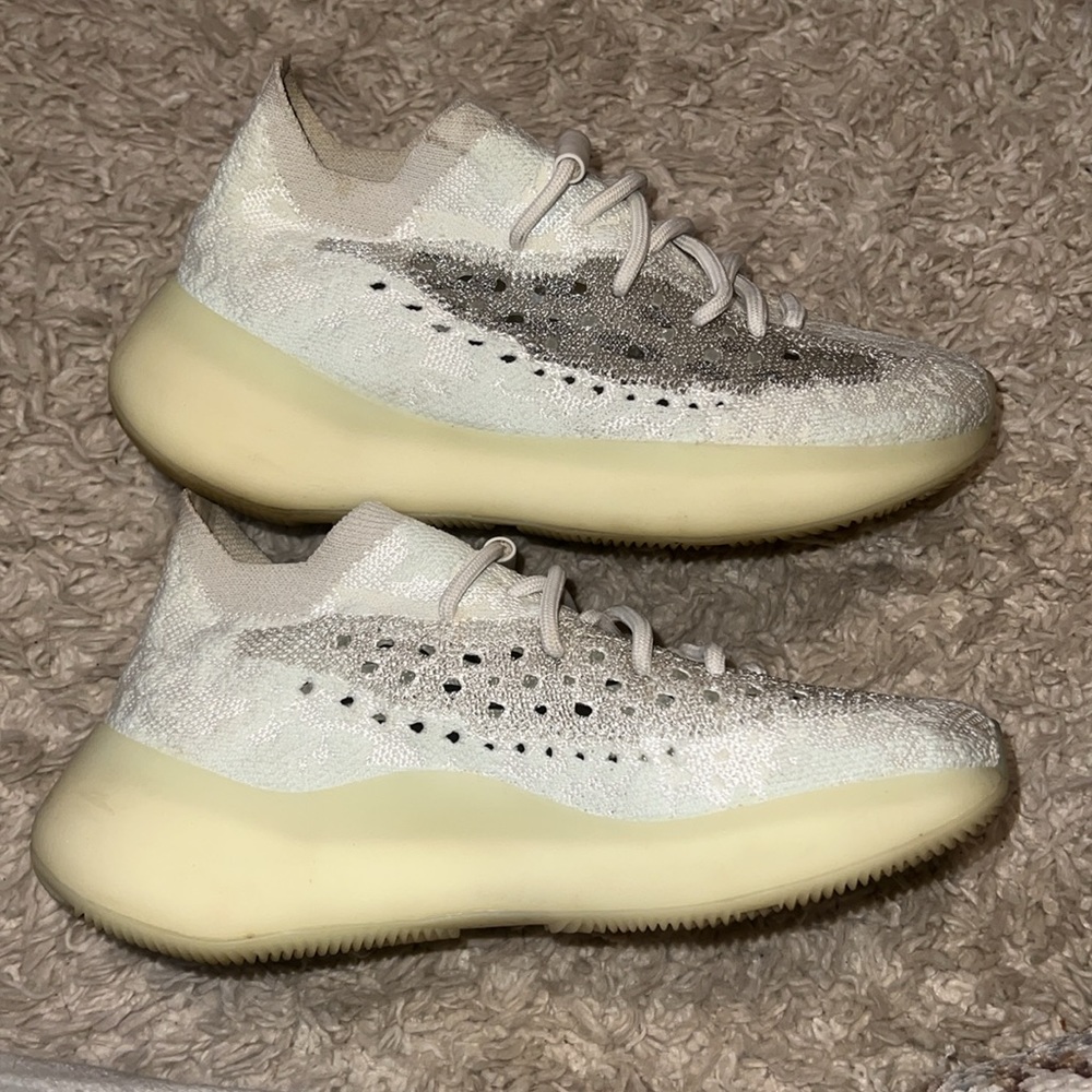 Yeezy Calcite V2